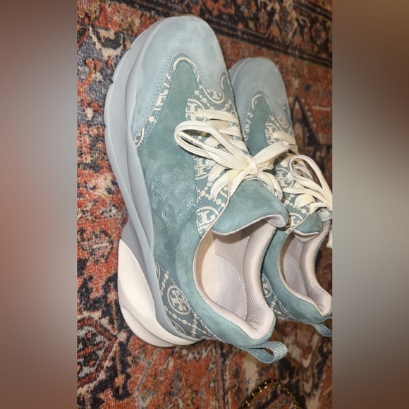 Tory Burch tennis shoes size 8 worn once - Picture 1 of 3